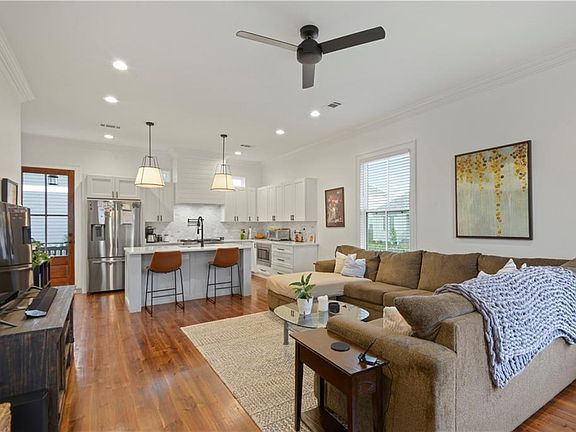 4th image of 6105 Music St