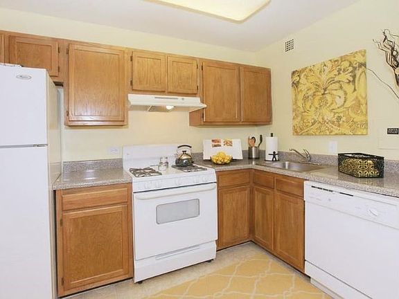 5th image of 6166 Leesburg Pike #166-A102