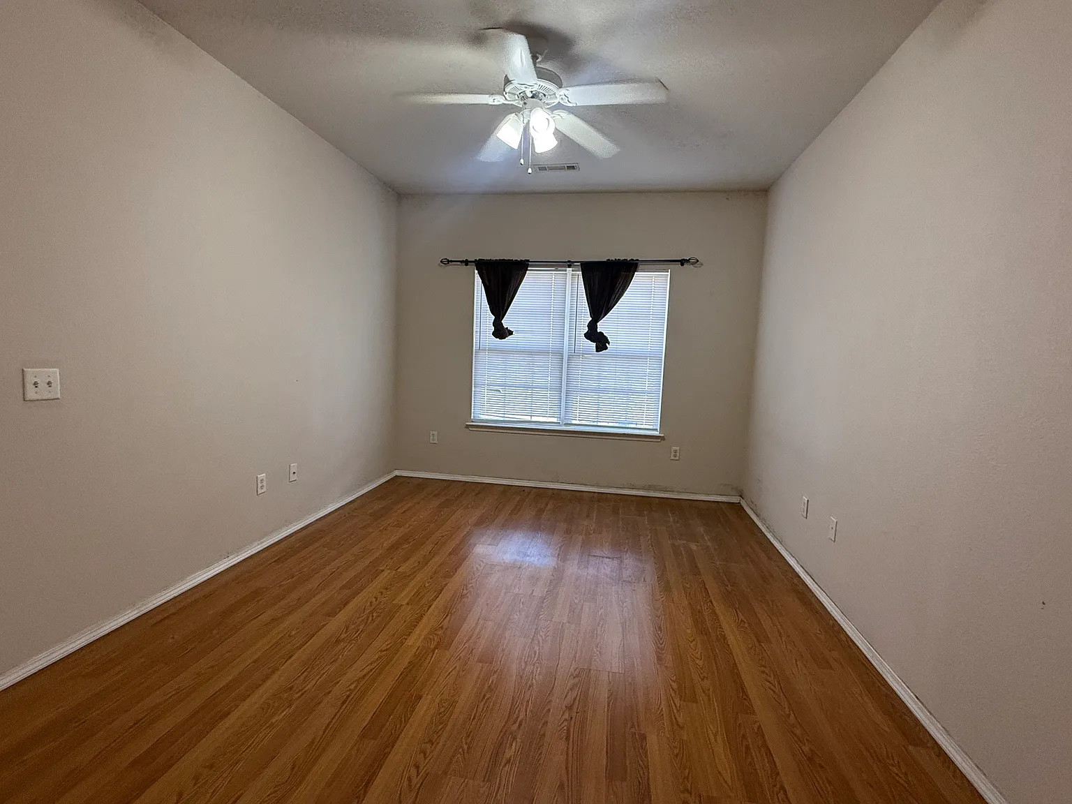 3 bed, 1487 sqft, $1,400 — Photo 2