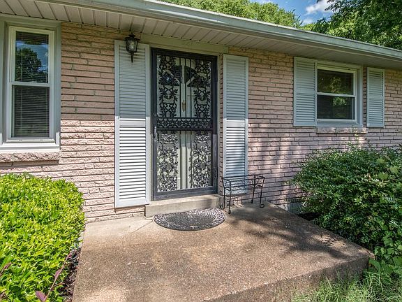 4th image of 527 Glengarry Dr
