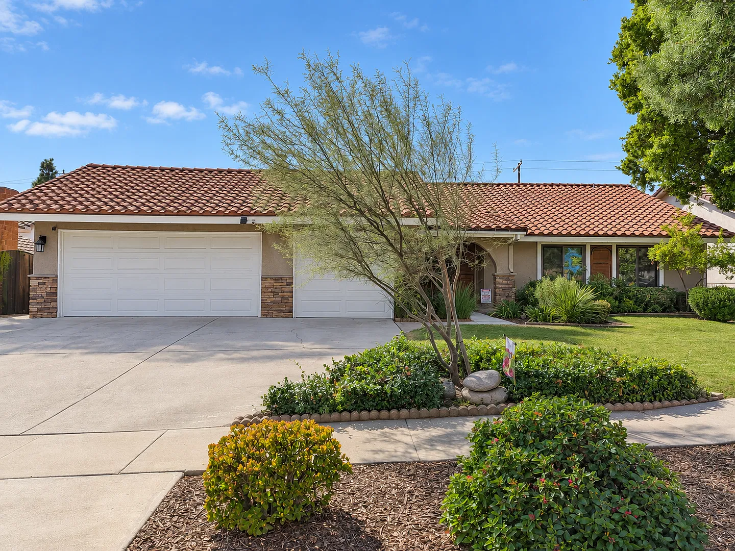 Spacious 4-Bedroom Upland Home with Pool and Large Backyard — Photo 3