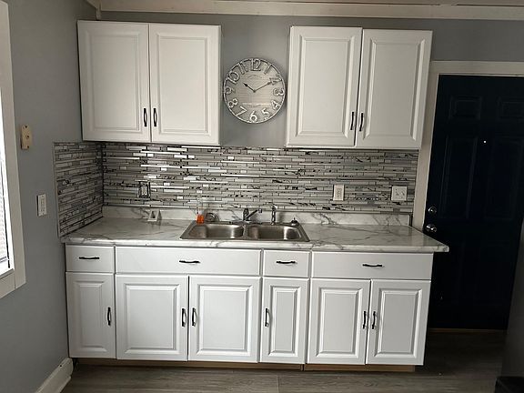 2nd image of 2606 Morgan St