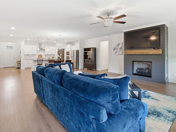 3rd image of 109 Harper Ln