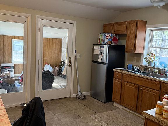 3rd image of 123 County Road