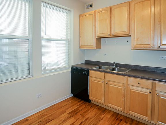 5th image of 2452 N Southport Ave #202