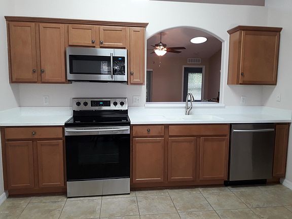 2nd image of 108 Fountain Lake Blvd
