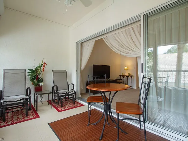 1044 Woodshire Ln #B210 — Photo 8