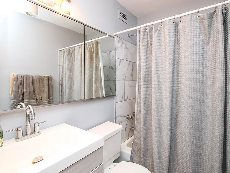 88 W Schiller St #708 — Photo 12