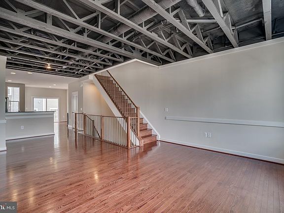 5th image of 115 Woodstream Cir