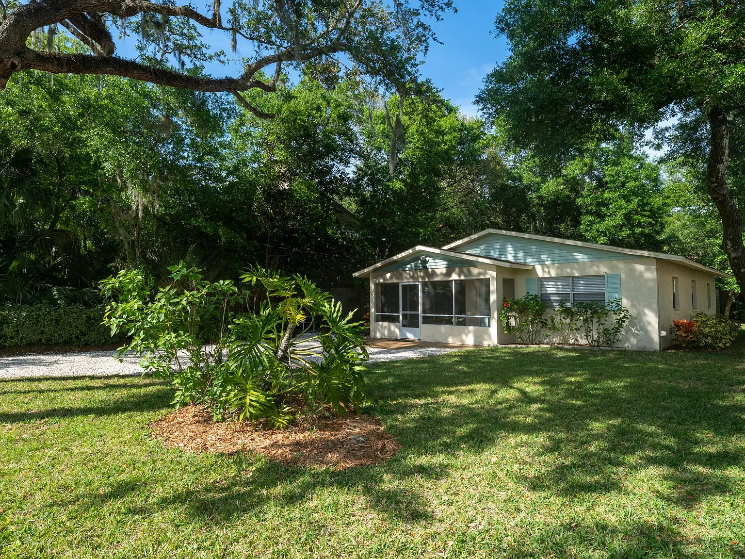 2 bed, 1000 sqft, $1,850 — Photo 2