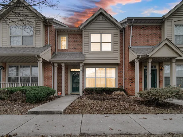 8822 Saint James Pl, Highland, IN 46322