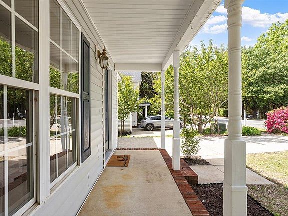 5th image of 528 Arbor Creek Dr