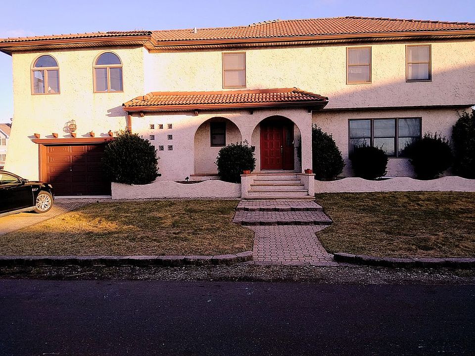 1st image of 29 Island Dr
