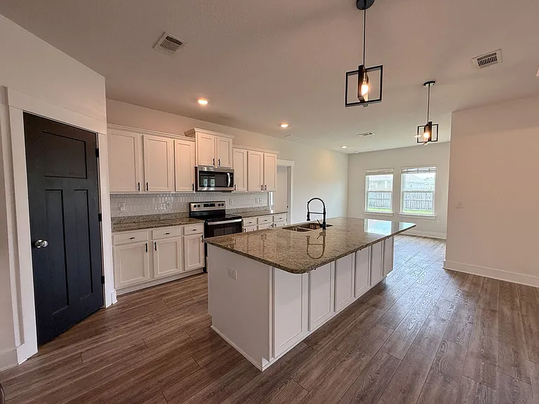 6169 Jenks Dr — Photo 6