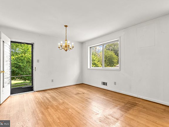 5th image of 4 Rollins Ct