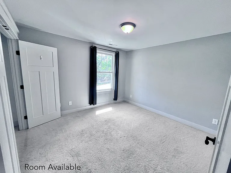 1200 Riverside Dr — Photo 2