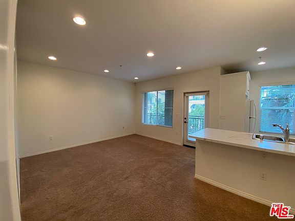 3rd image of 6020 Seabluff Dr Unit 302