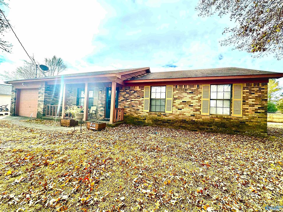 2nd image of 525 Rye Dr SW