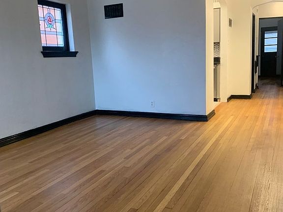 3rd image of 6420-6422 Hampton Ave #6420