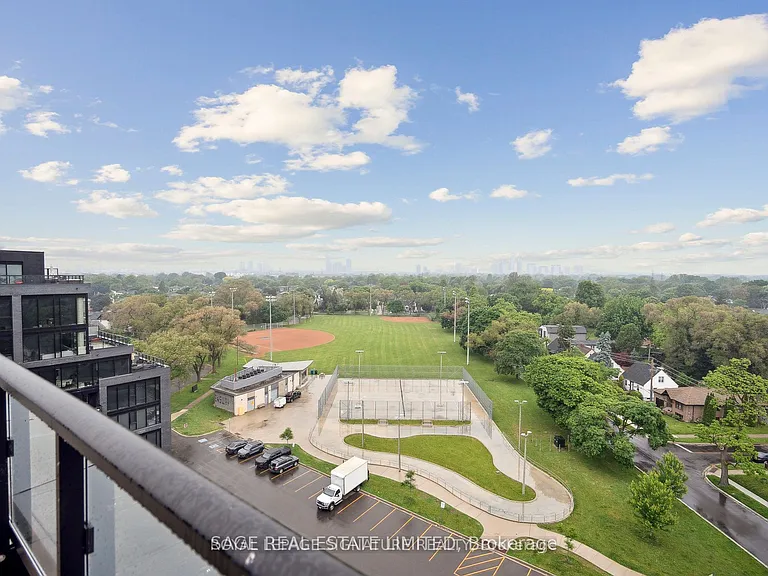 7 Smith Cres #Penthouse 808 — Photo 3