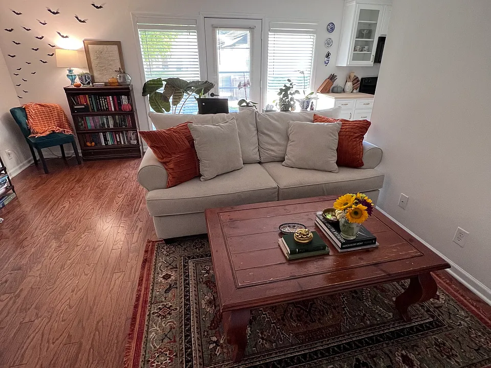 802 E Main St