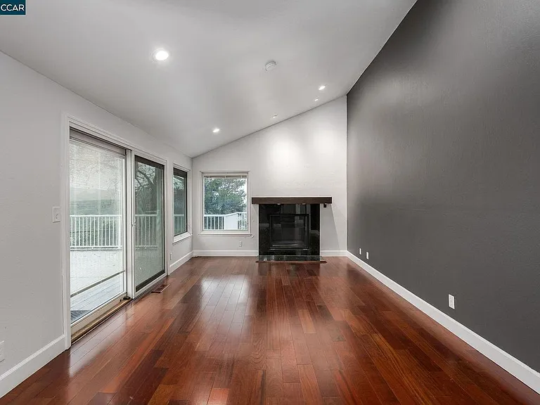 Duperu Dr — Photo 12