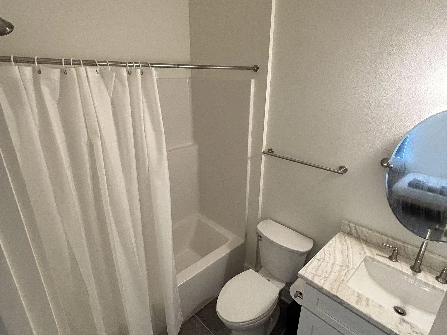4 bed, 6.0 bath, 3300 sqft, $1,139 — Photo 2