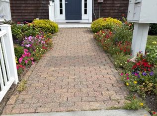 21 Starr Dr APT 101, Narragansett, RI 02882