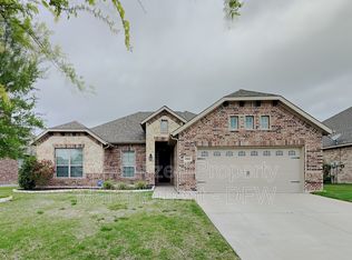 1583 Country Crest Dr, Waxahachie, TX 75165