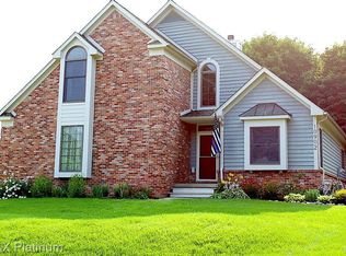10902 Charring Cross Cir, Whitmore Lake, MI 48189