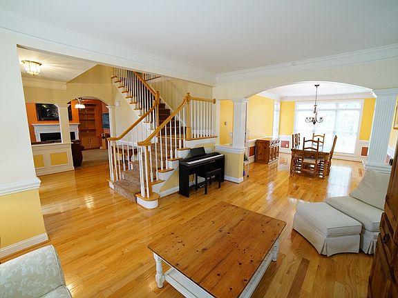 3rd image of 4616 Valley View Dr