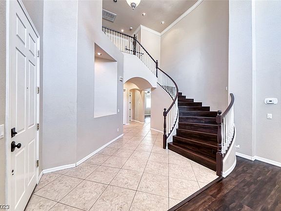 3rd image of 8073 Villa Belen St