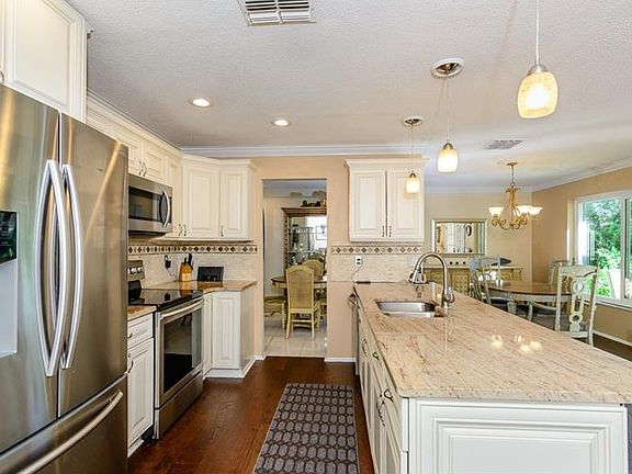 3rd image of 1670 Macdonnell Ct