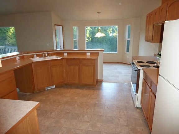 5th image of 691 E Country Club Dr E
