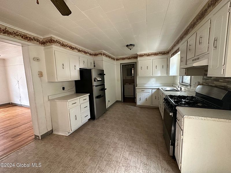 4th image of 53 Steele Avenue