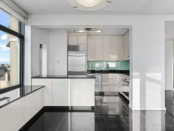 5th image of 188 E 64th St APT 2202