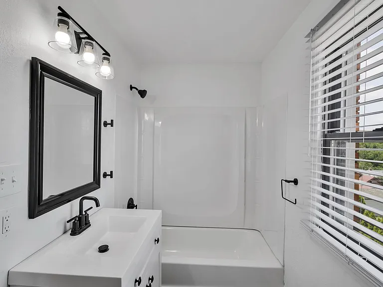 1002 Fordham Ave — Photo 16
