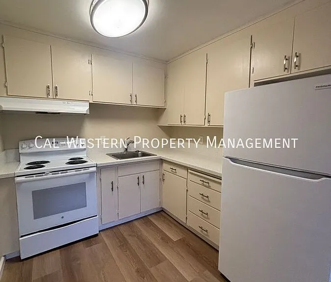 4589 Hamilton Ave #9 — Photo 5