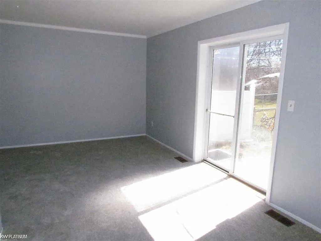 2 bed, 1.5 bath, 1025 sqft, $975 — Photo 3