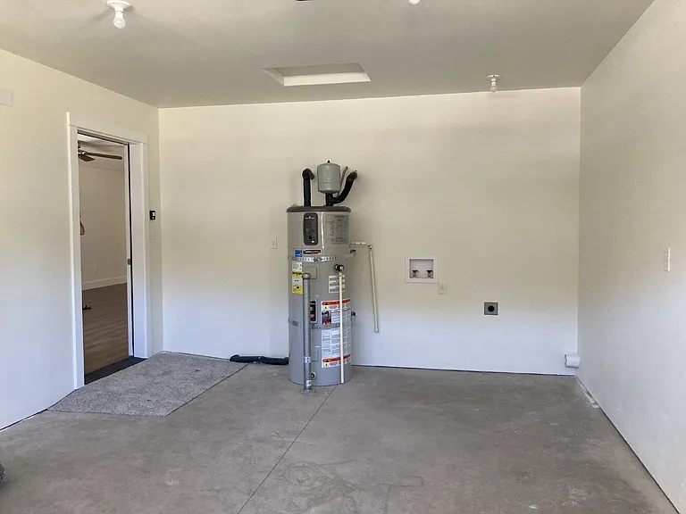 2468 NE Kerr St — Photo 11