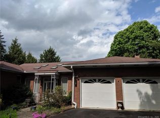 11 Ridgecrest Rd, Danbury, CT 06811