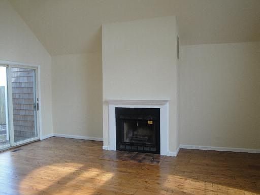 2nd image of 180 E Winthrop Ln