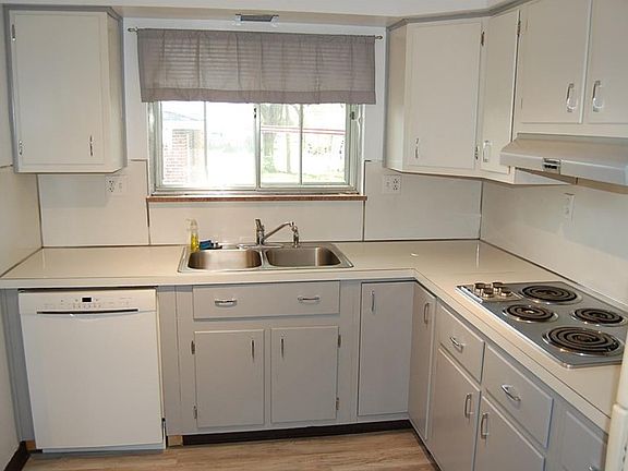 4th image of 1524 Berwin Ave