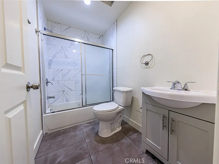 1654 Murchison St — Photo 17