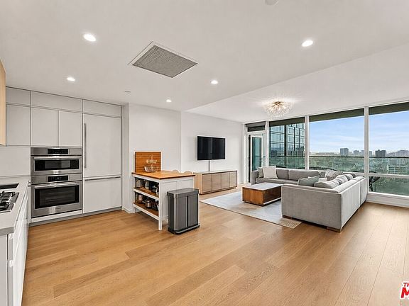 4th image of 877 S Francisco St #1716