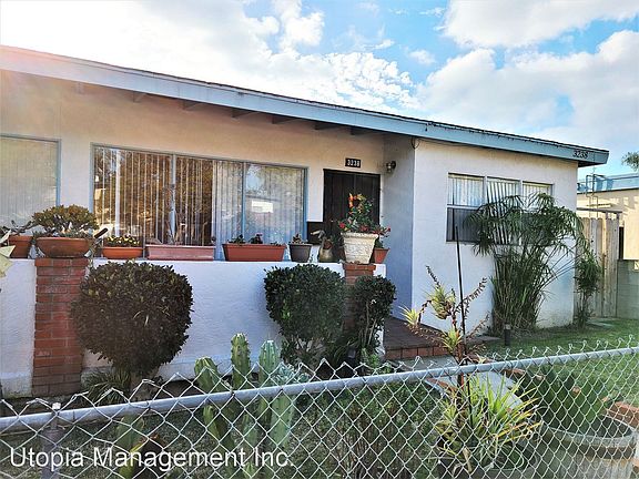 4th image of 3238 Clairemont Dr