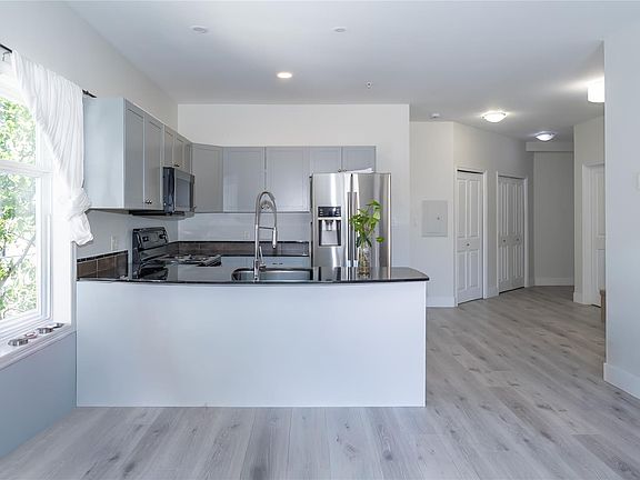 2nd image of 821 Goldstream Ave #302