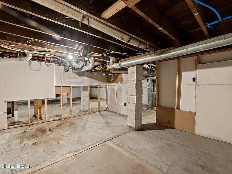 1456 Beech St — Photo 23