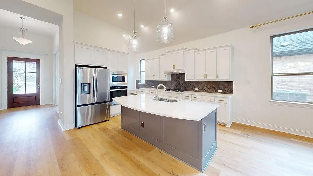 4 bed, 3.0 bath, 2953 sqft, $3,650 — Photo 4