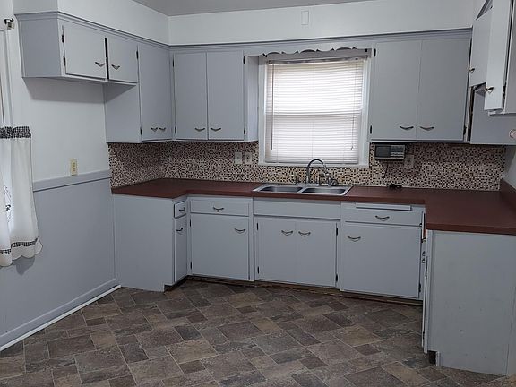 4th image of 21470 Goller Ave